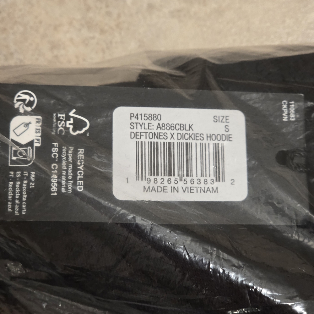 Deftones X Dickies Authentic Black Hoodie Size Small New In Bag Unopened - Picture 2 of 2